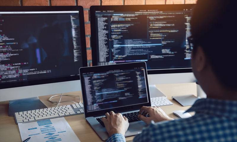 数据科学选型:R与Python如何赋能万柏林区网站建设?
